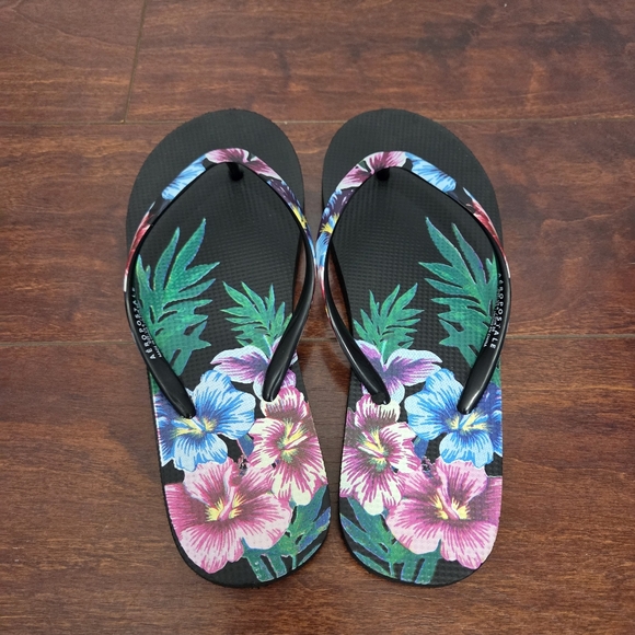 Aeropostale Hibiscus Floral Black Flip-Flops Size 6 Beach Tropical Vacation - Picture 4 of 7